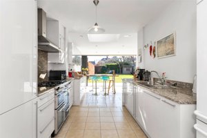 Cambridgeshire, CB1 8PW picture 5