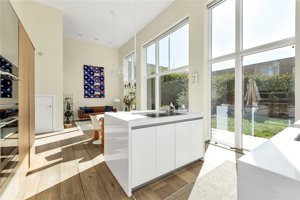 Cambridge, Cambridgeshire, CB2 9DD picture 3