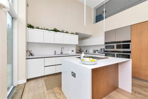 Cambridge, Cambridgeshire, CB2 9DD picture 4