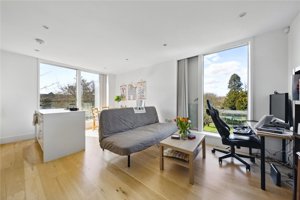 Cambridge, CB2 8DG picture 2